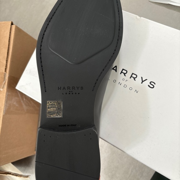 NEW! Harry’s of London Men’s black leather loafer with tassel